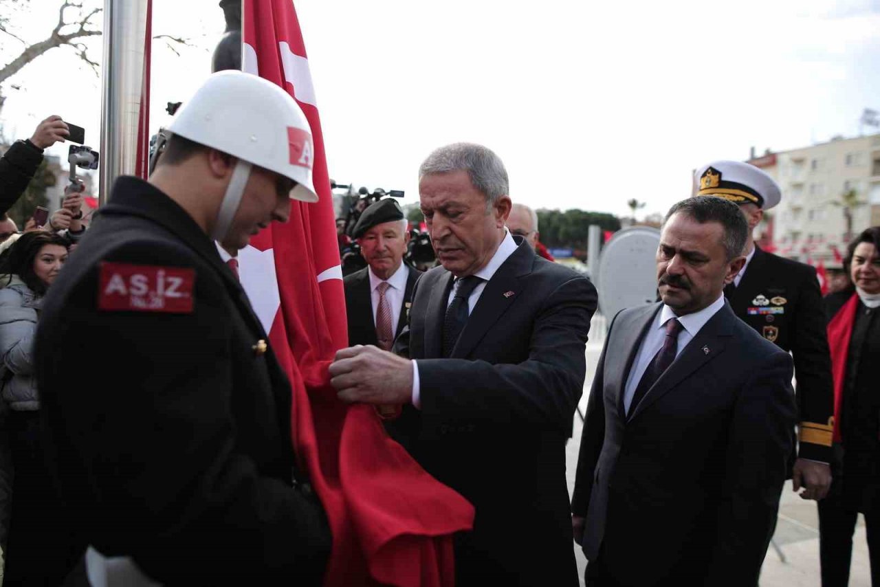 Çanakkale Deniz Zaferi’nin 108’inci yılı çelenk sunumu ile başladı