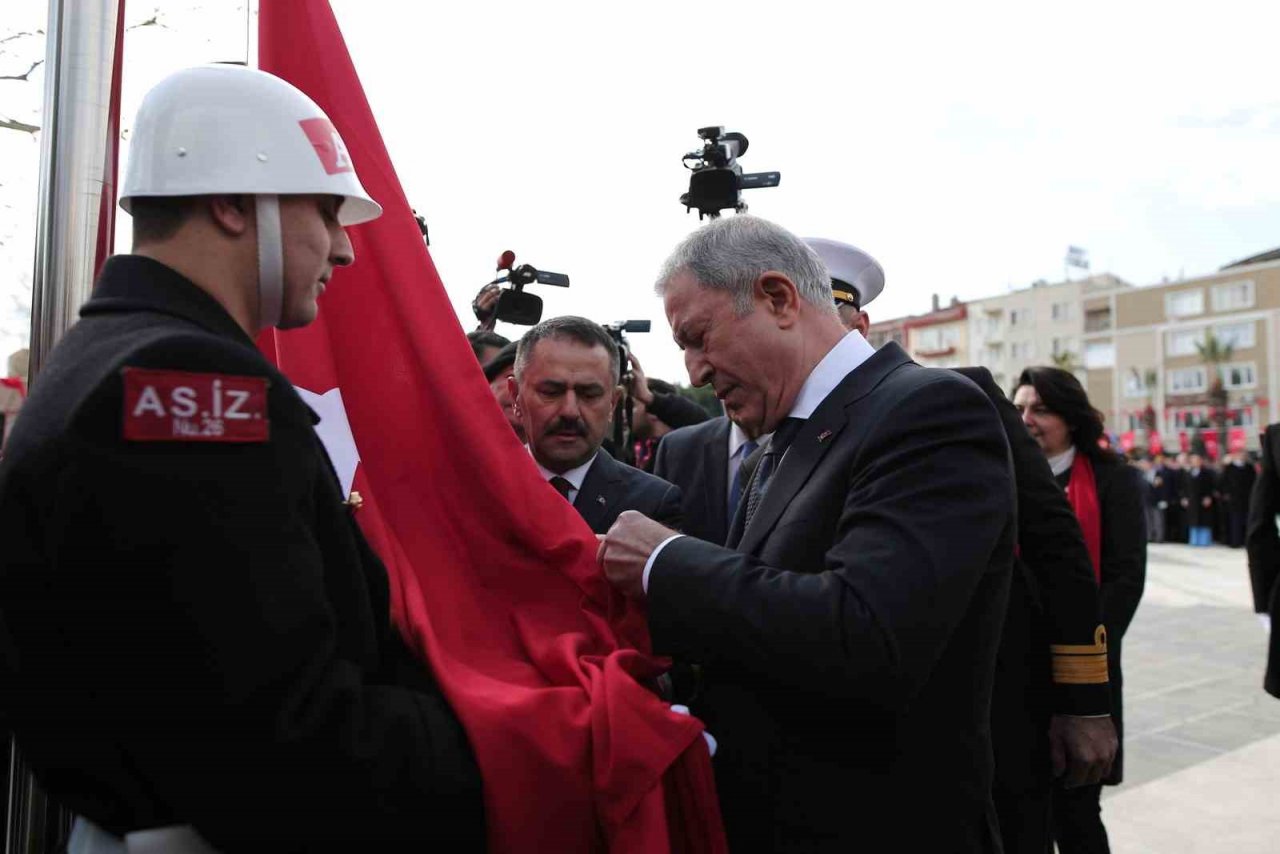 Çanakkale Deniz Zaferi’nin 108’inci yılı çelenk sunumu ile başladı