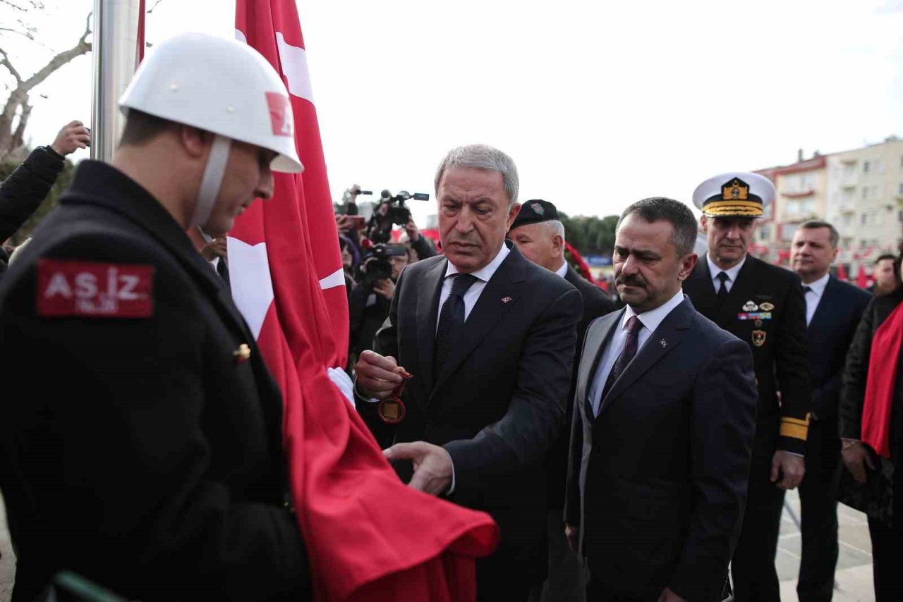 Çanakkale Deniz Zaferi’nin 108’inci yılı çelenk sunumu ile başladı