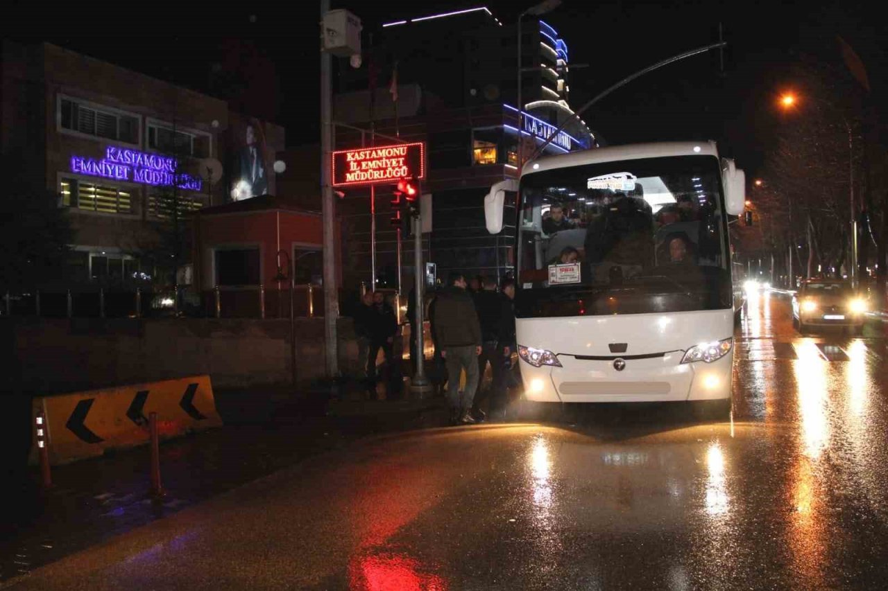 Kastamonu’dan 100 polis deprem bölgesine uğurlandı