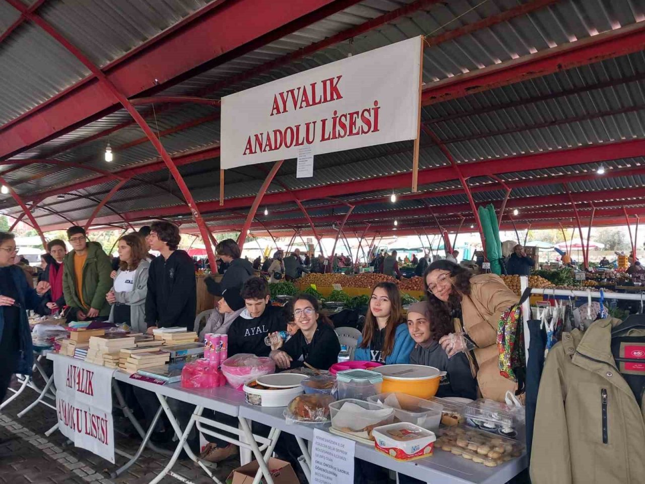 AYAL öğrencileri misafir depremzedeler için iş başında