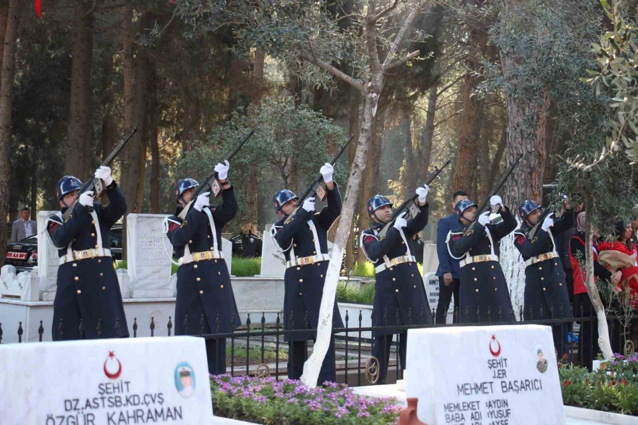 Çanakkale şehitleri Aydın’da dualarla anıldı