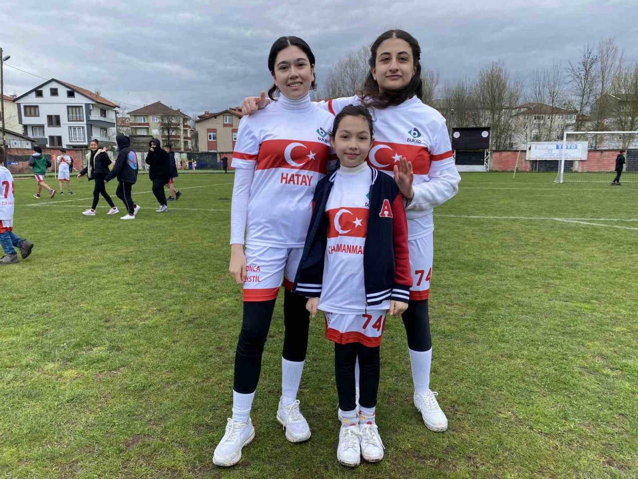 Depremzede 100 çocuk, gösteri maçını 2-0 kazandı