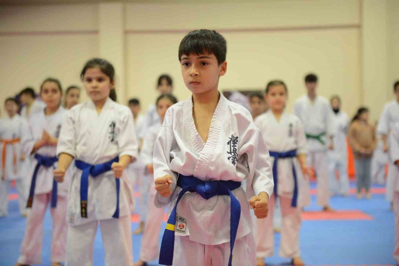 Şampiyonları Başkan Yılmaz uğurladı