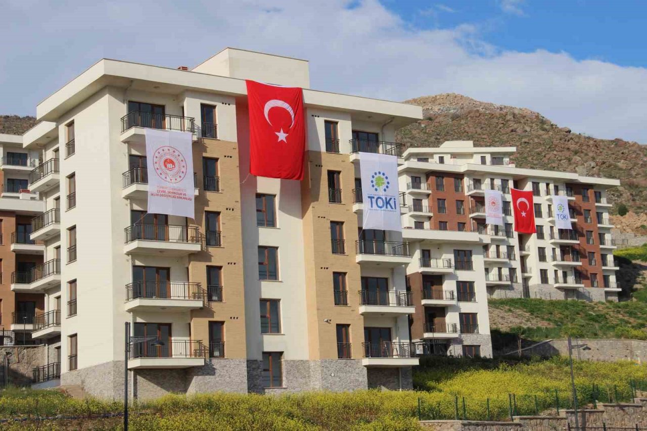 İzmir’de deprem sonrası inşa edilen 4 bin 602 adet konutun yapımı tamamlandı
