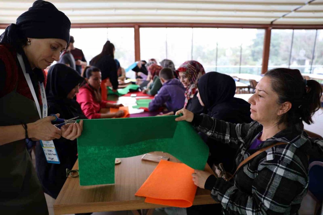 Atölye etkinlikleriyle acılarını bir nebze de olsa unutuyorlar