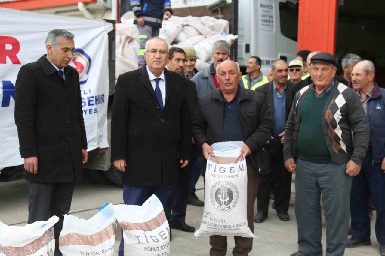Çamelili çiftçilere tohum desteği sürüyor