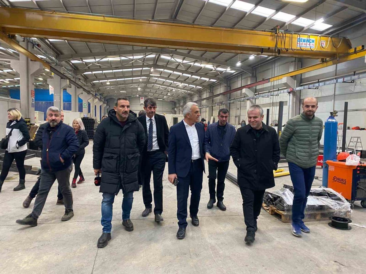 Gazetecilerden konteyner işçilerine moral ziyareti