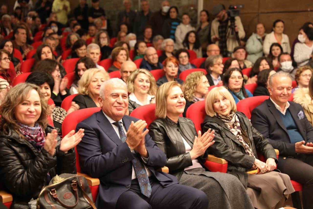 Ünlü yazar Aydın’da söyleşiye katıldı