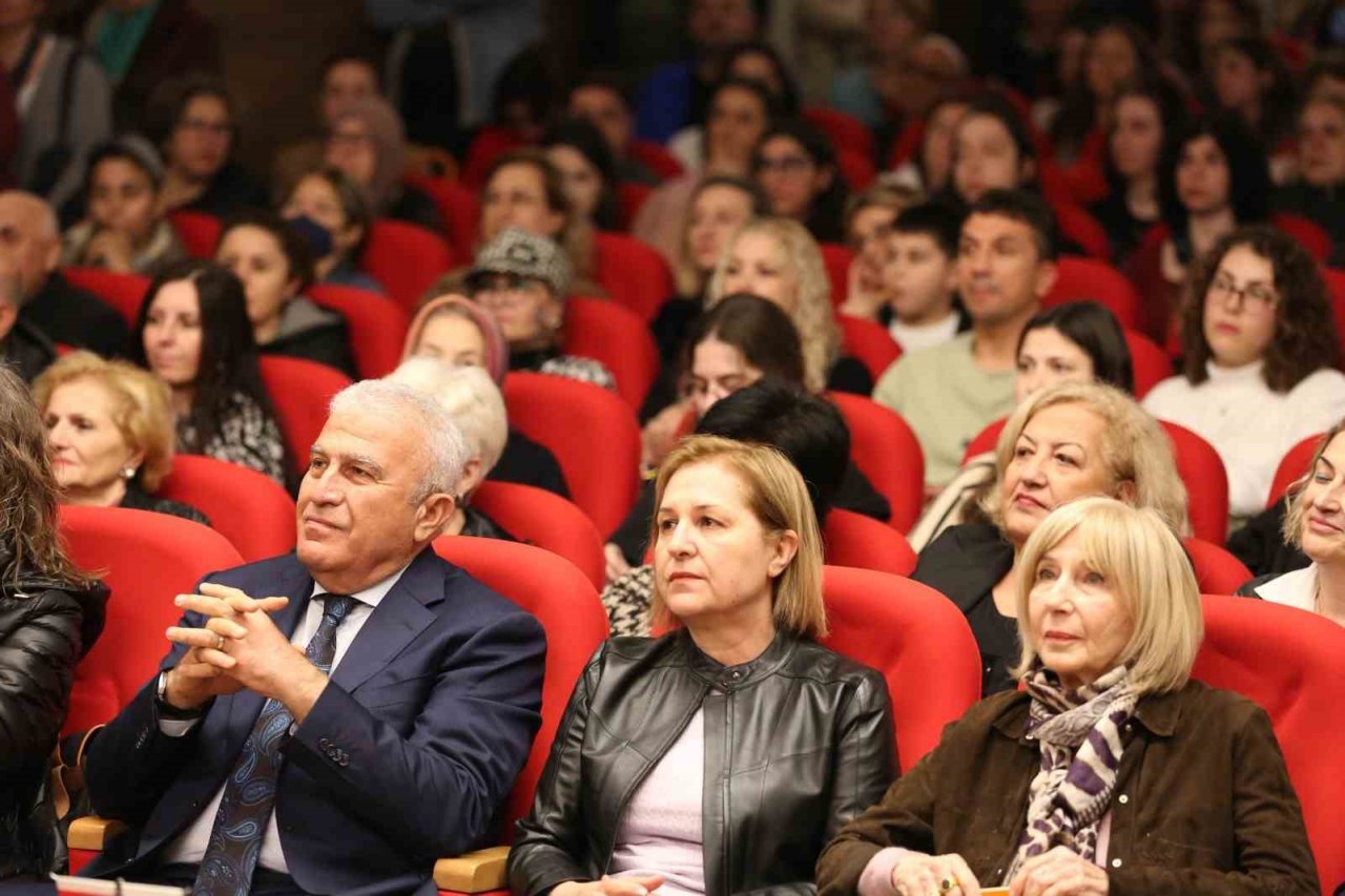 Ünlü yazar Aydın’da söyleşiye katıldı