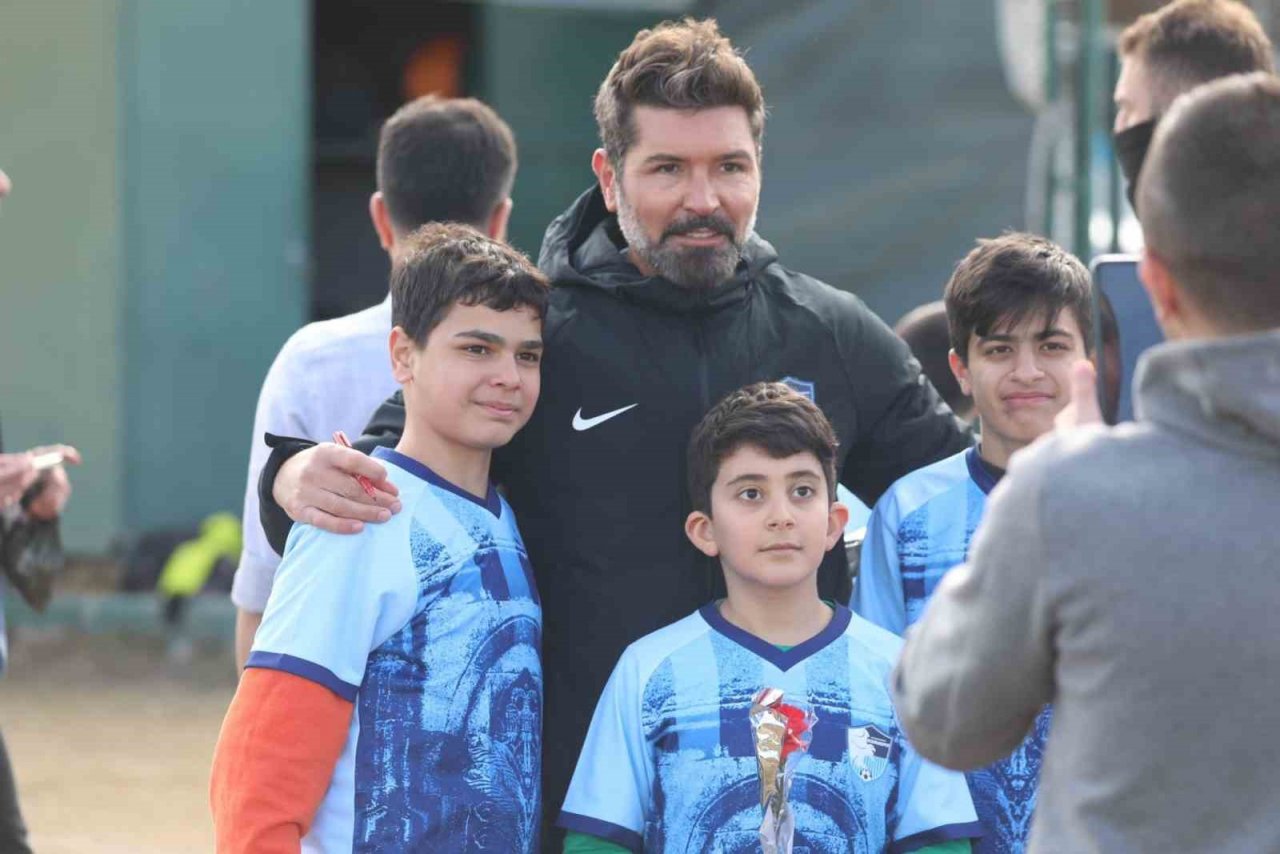 Erzurumspor depremzede öğrencileri ağırladı.