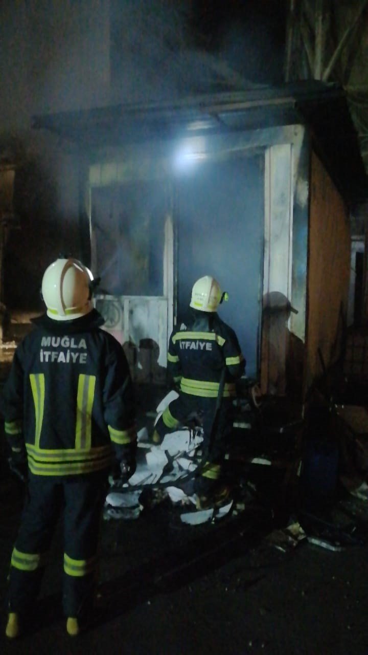 Fethiye’de beton deposunun ana santralinde yangın çıktı