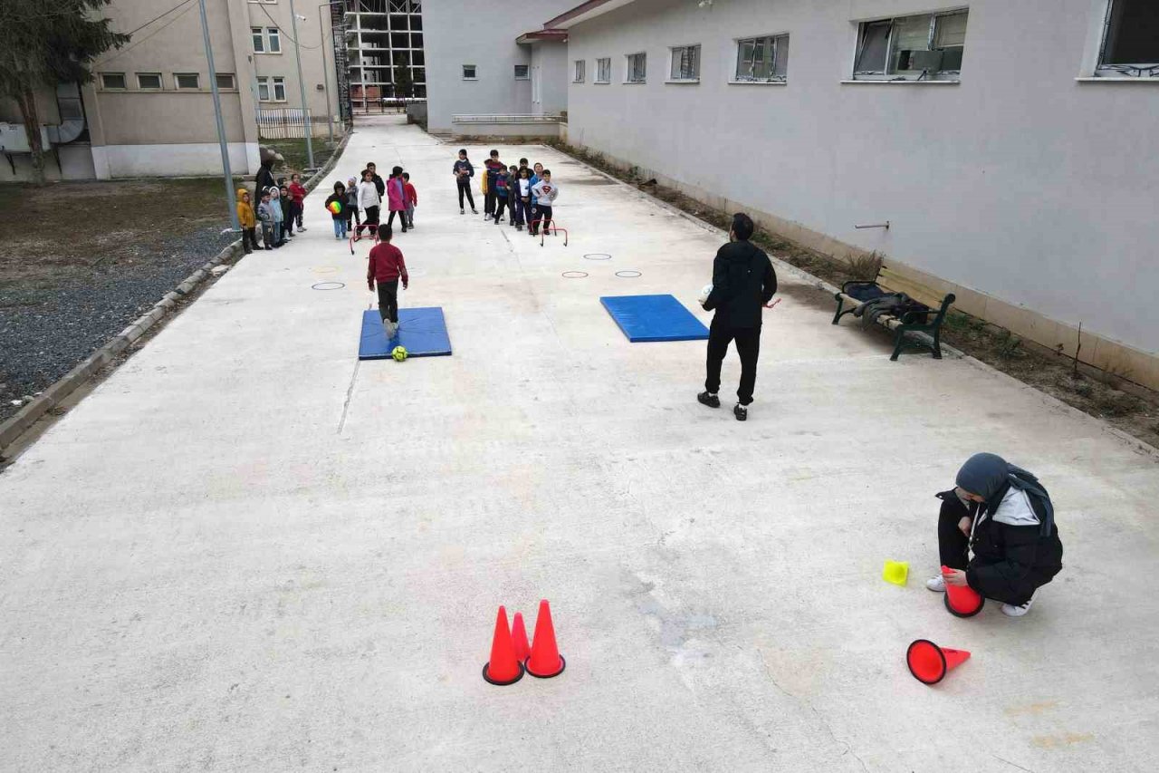 Depremzede çocuklar depremin etkilerini sporla atıyorlar