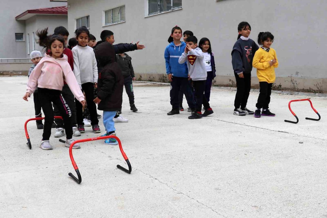 Depremzede çocuklar depremin etkilerini sporla atıyorlar