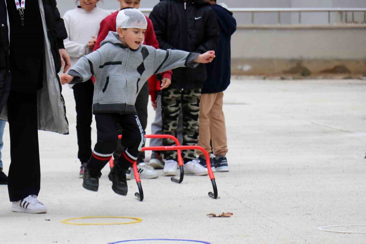 Depremzede çocuklar depremin etkilerini sporla atıyorlar