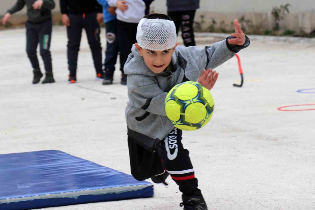 Depremzede çocuklar depremin etkilerini sporla atıyorlar