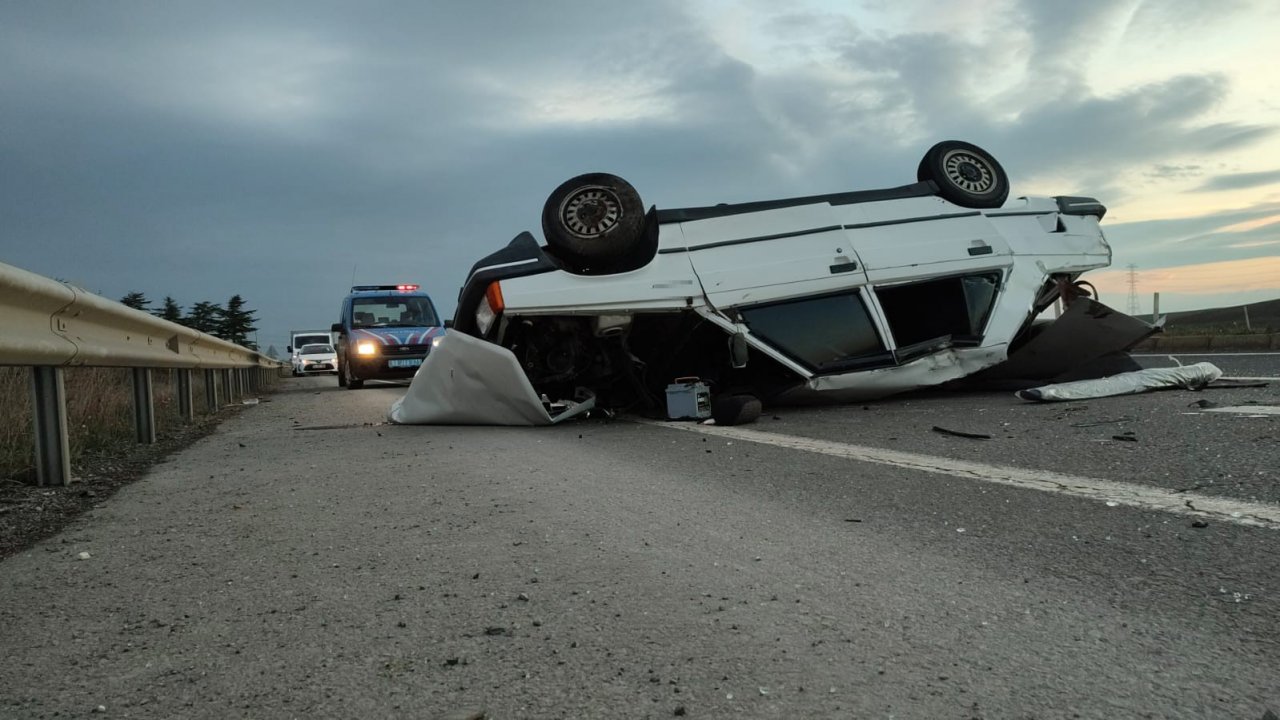 Hurdaya dönen aracın altından sağ çıktı
