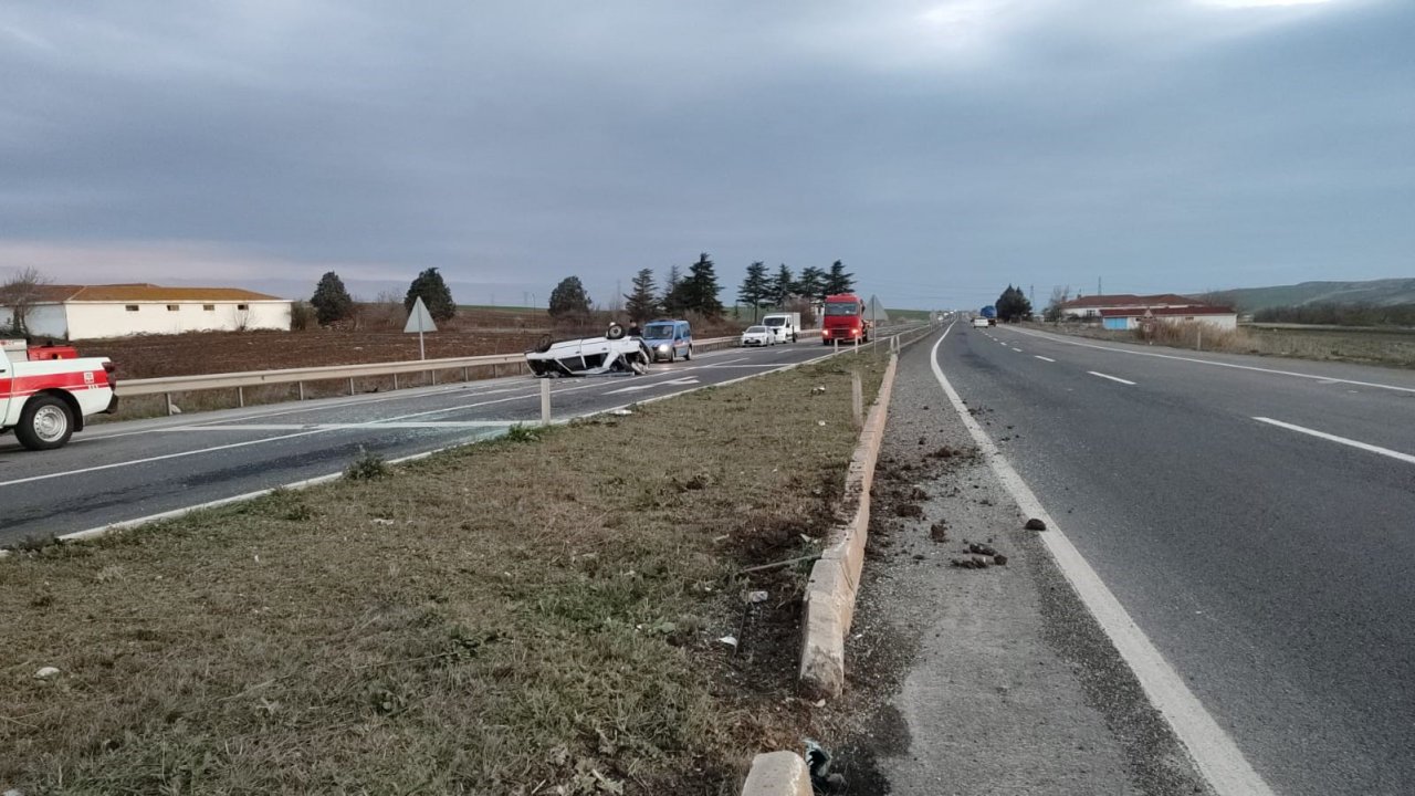 Hurdaya dönen aracın altından sağ çıktı