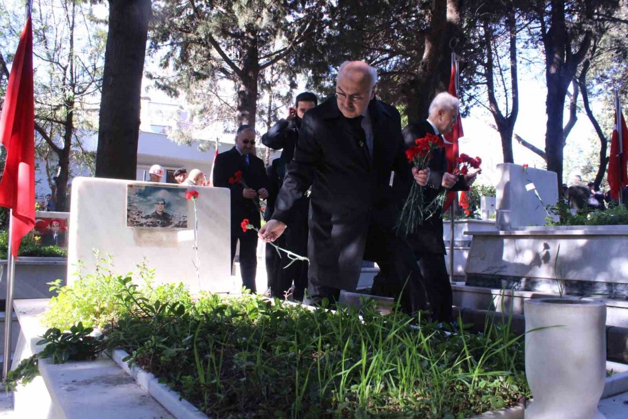 Çanakkale şehitleri İzmir’de törenle anıldı