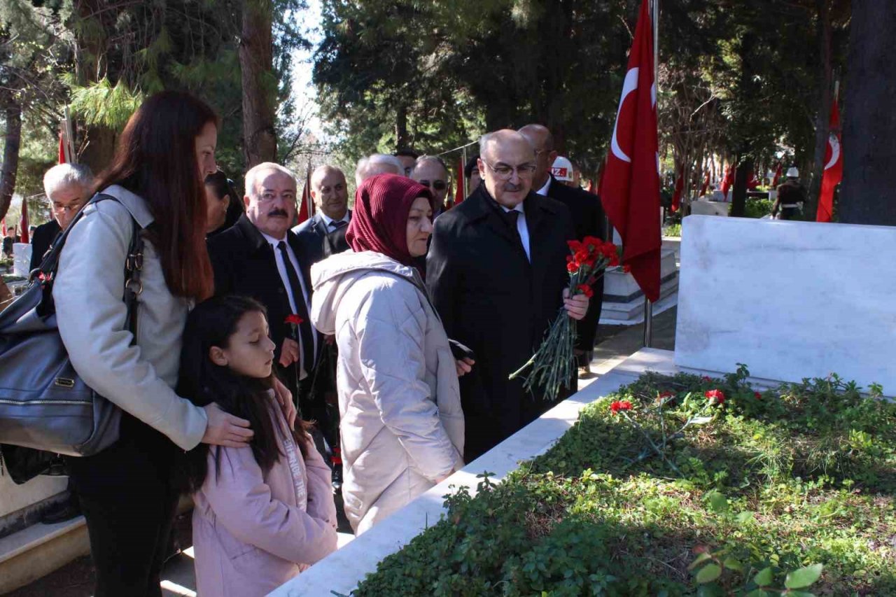 Çanakkale şehitleri İzmir’de törenle anıldı