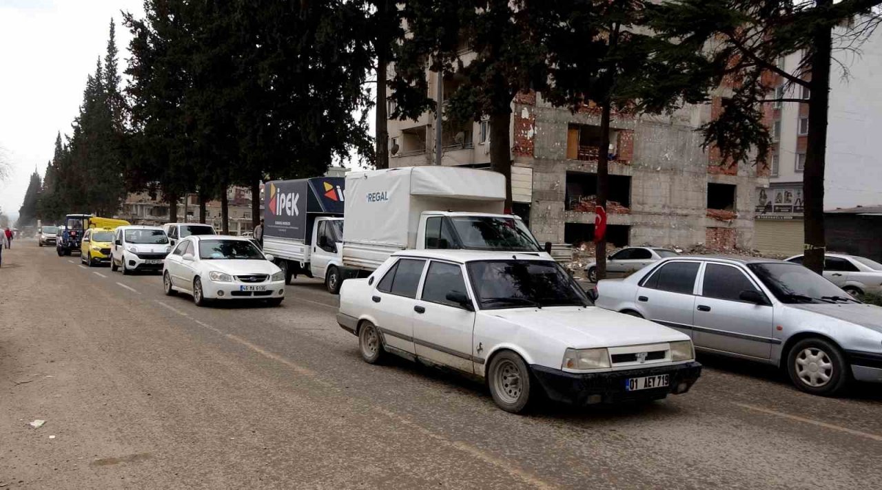 Kahramanmaraş’ta enkaz kaldırma çalışmaları sürüyor