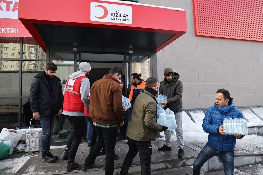Kızılay Talas Şubesi Bağışları Depremzedelere Ulaştırıyor