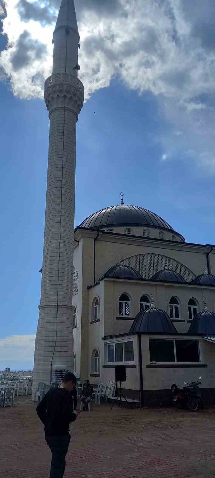 Kumluca’da Saricasu Dariyemezler Hz. Ali Camii ibadete açıldı