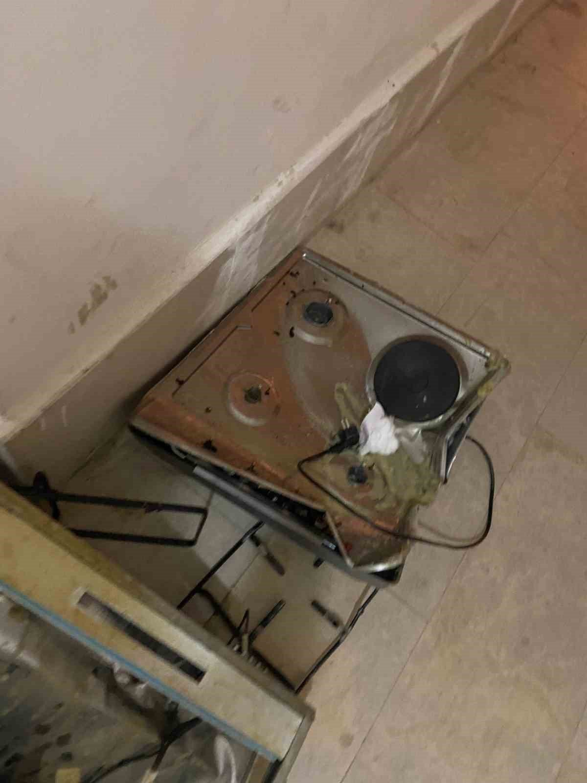 Düdüklü tencere bomba gibi patladı: 2 yaralı