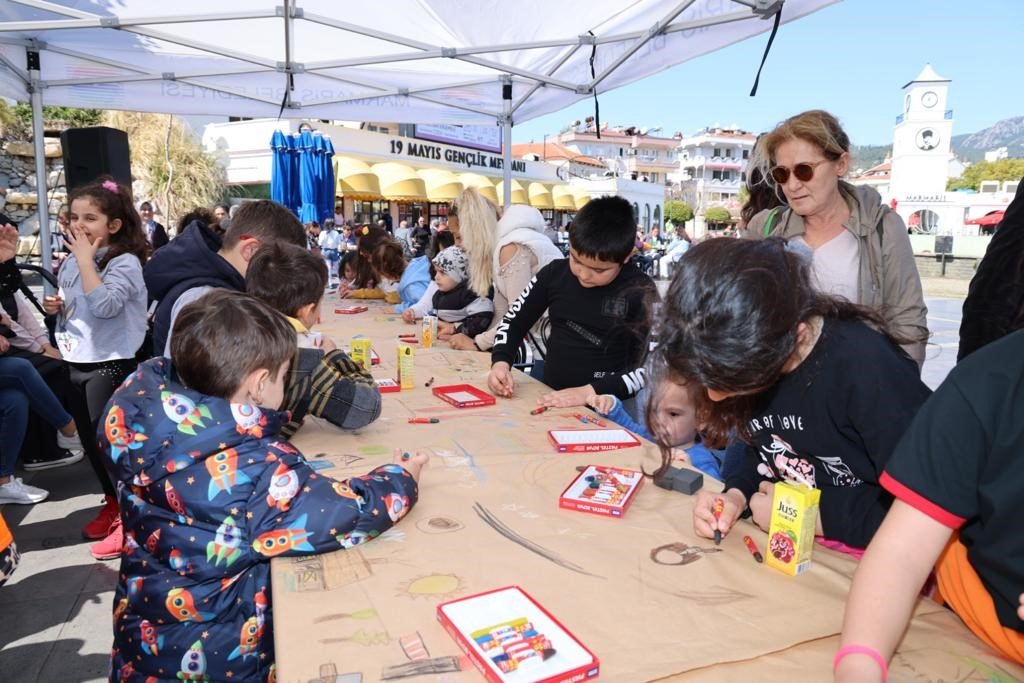 Marmaris’te çocuklar eğlenceyle buluştu