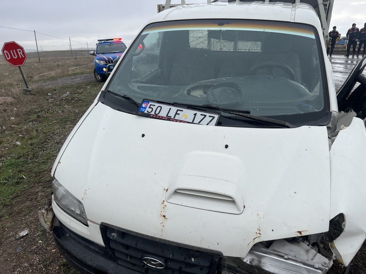 İşçileri taşıyan kamyonet ile otomobil çarpıştı: 9 yaralı