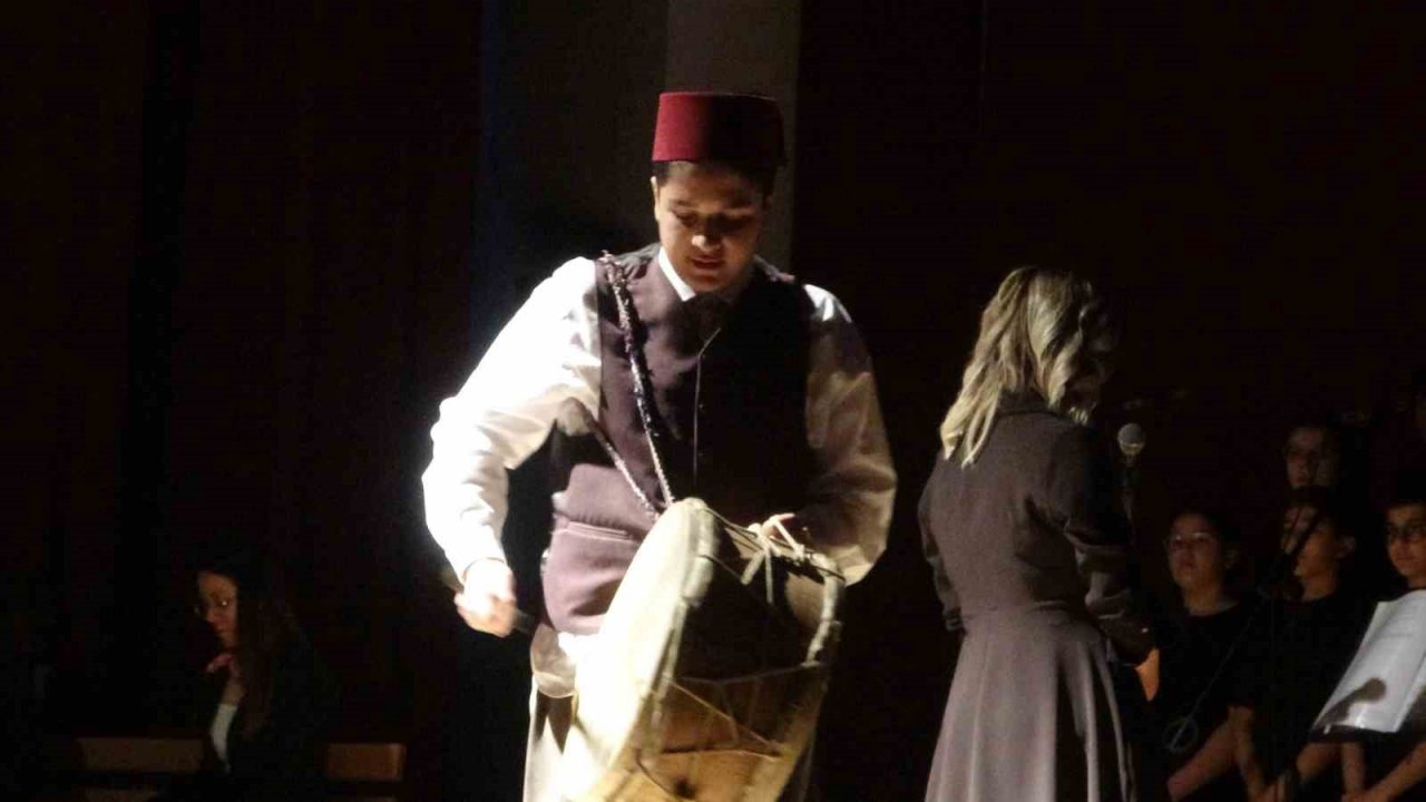 Ölüdeniz Ortaokulu öğrencileri ’Kınalı Kuzuları’ sahneledi