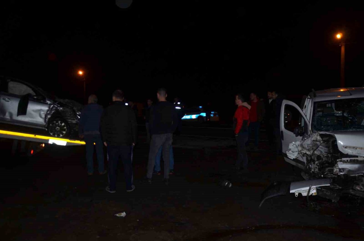 Ordu’da hafif ticari araç ile otomobil çarpıştı: 5 yaralı