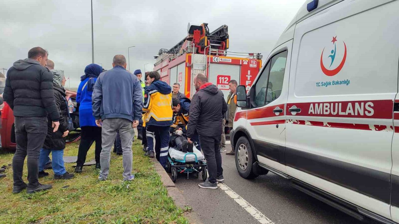 D-650’de takla atan otomobilde sıkışan kadın yaralandı