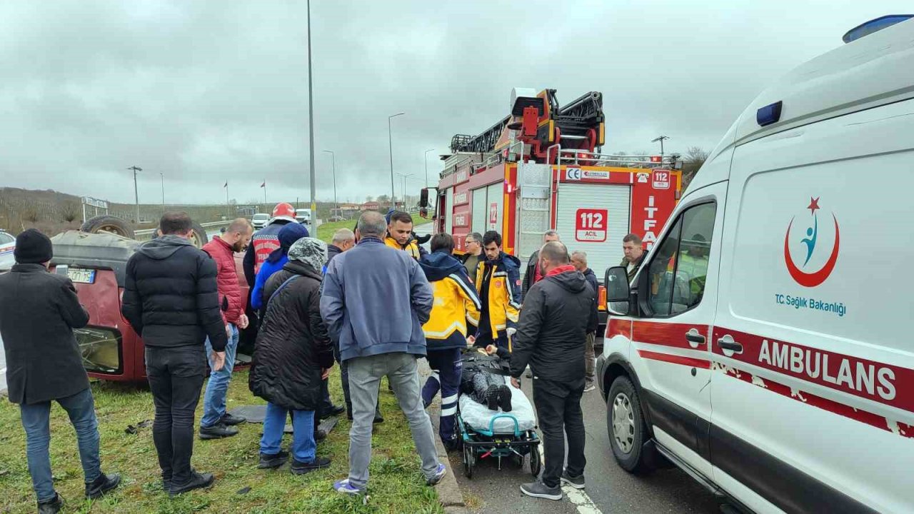 D-650’de takla atan otomobilde sıkışan kadın yaralandı