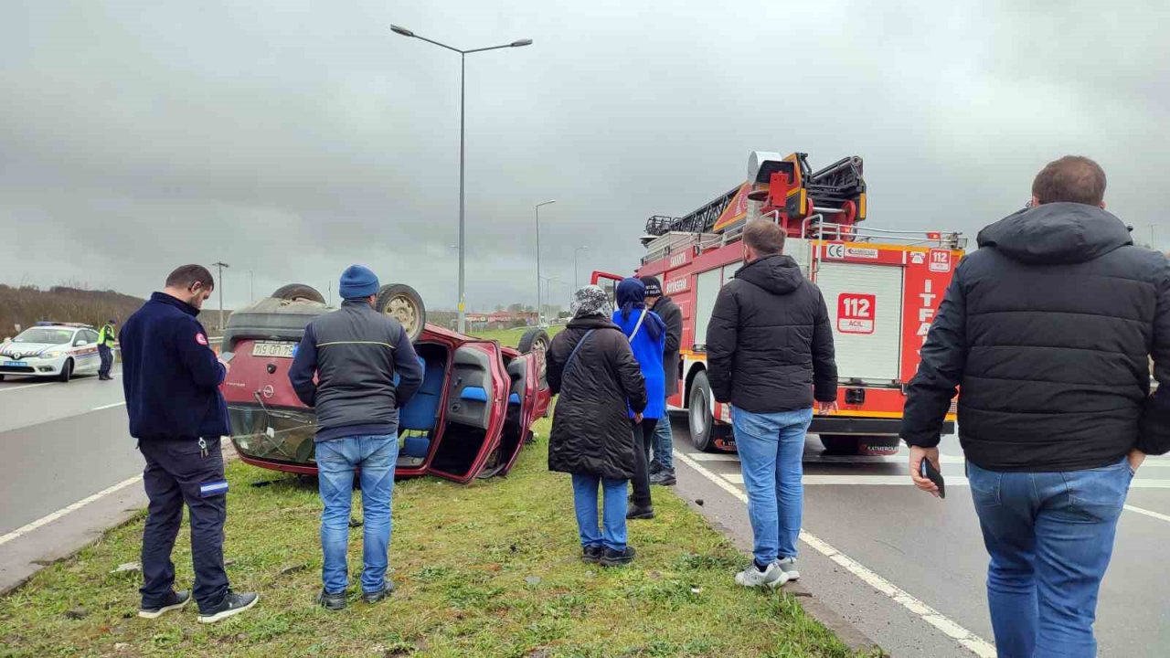 D-650’de takla atan otomobilde sıkışan kadın yaralandı
