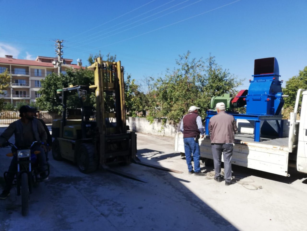 Sındırgı’da kök boya bitkileri toprakla buluşuyor