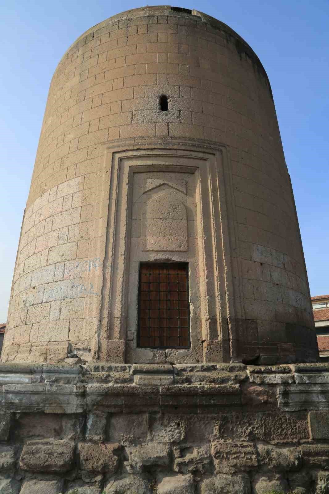 Melikgazi Belediyesi Sırçalı Kümbeti Restore edecek