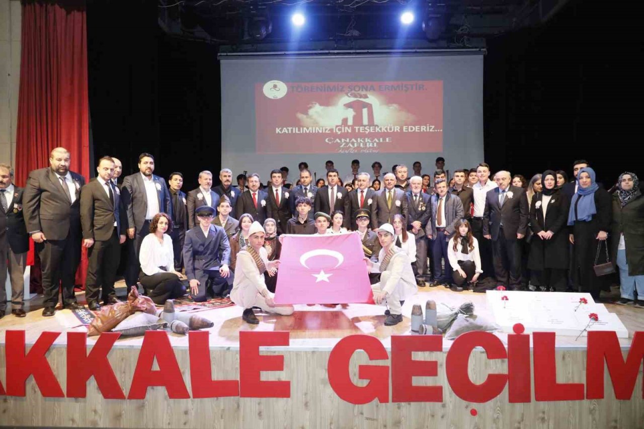 Körfez’de şehit mezarlarına karanfil bırakıldı