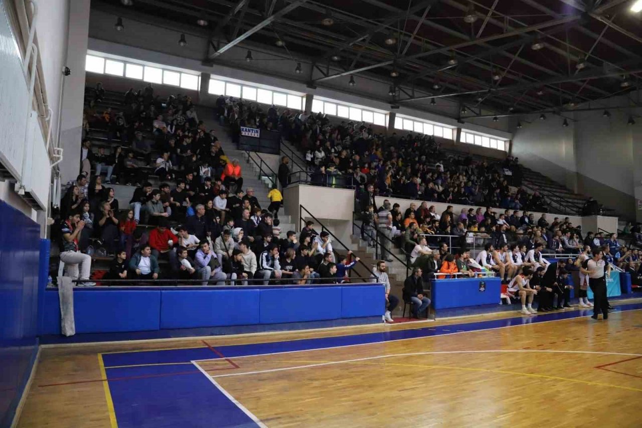 Nazilli Belediyespor Basketbol Takımı parkeden mağlup ayrıldı