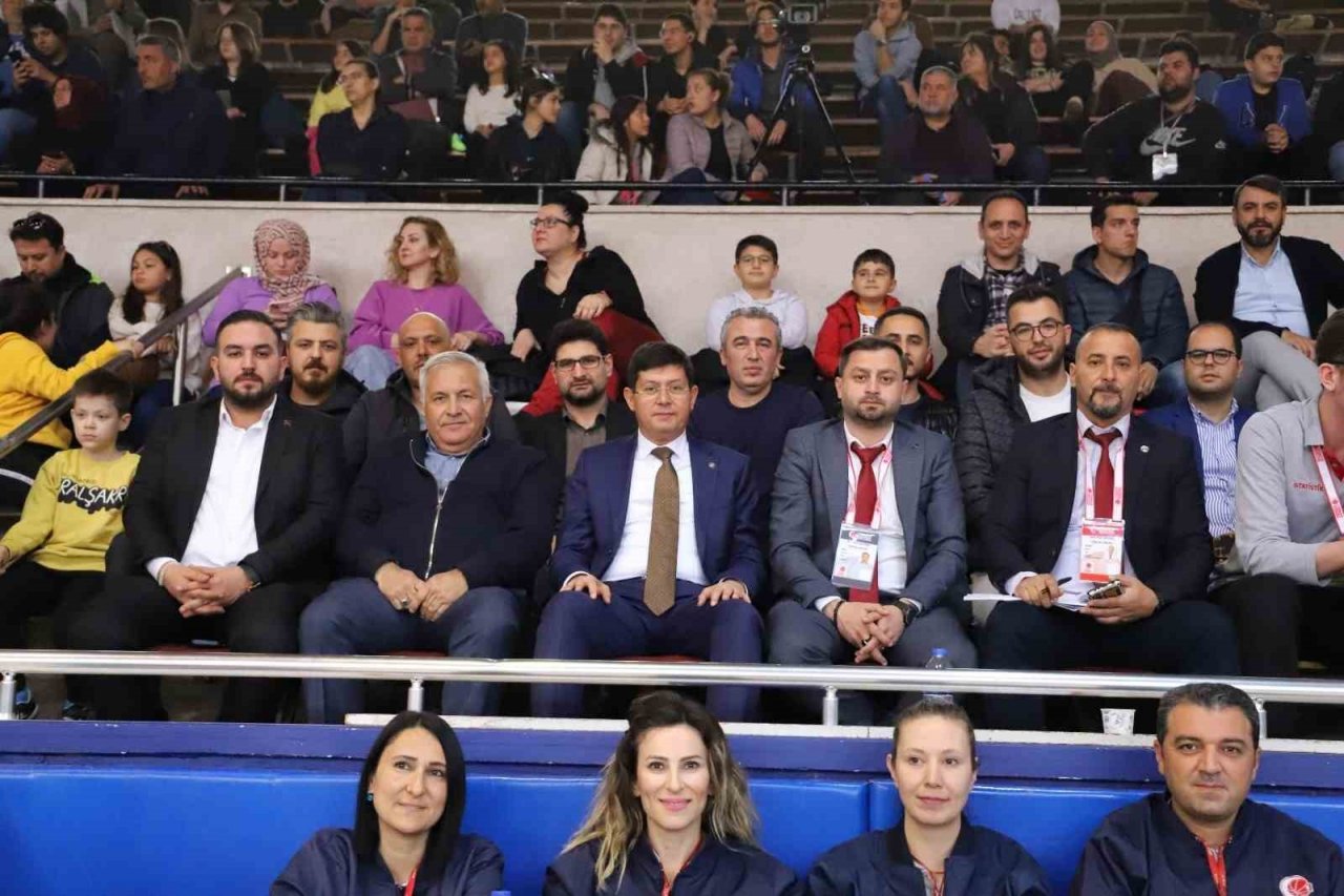 Nazilli Belediyespor Basketbol Takımı parkeden mağlup ayrıldı