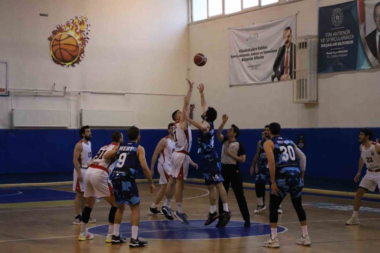 Nazilli Belediyespor Basketbol Takımı parkeden mağlup ayrıldı