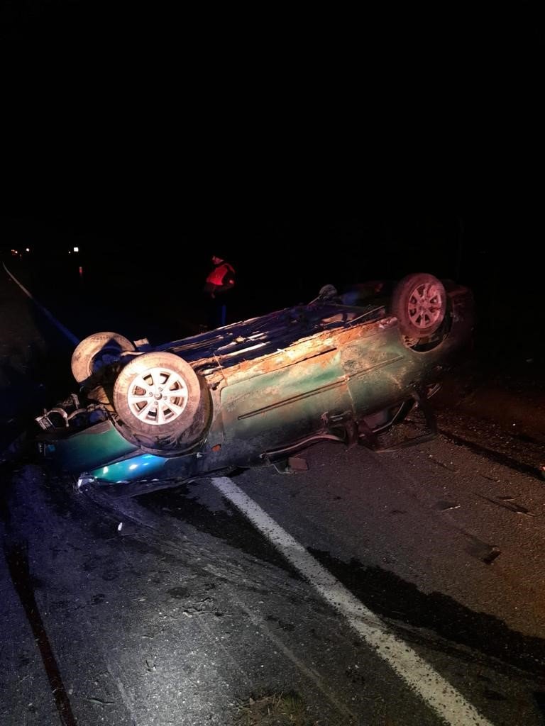 Devrilen otomobildeki genç hayatını kaybetti