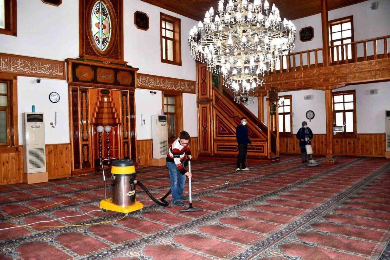 Ramazan Ayı öncesi camilerde temizlik seferberliği