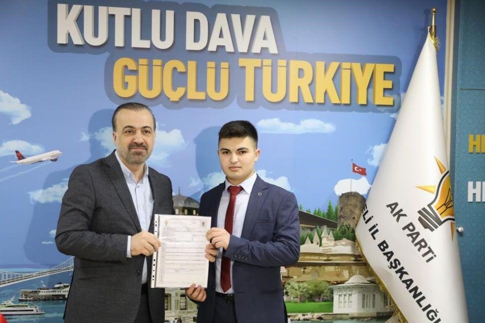 18 yaşındaki Ahmet Safa, Kocaeli’nin en genç milletvekili aday adayı oldu