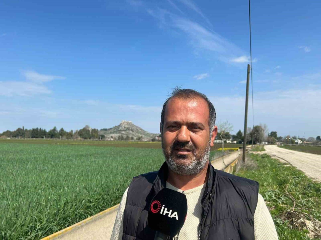 Ceyhan’da toprak yağmurla buluştu, çiftçinin yüzü güldü