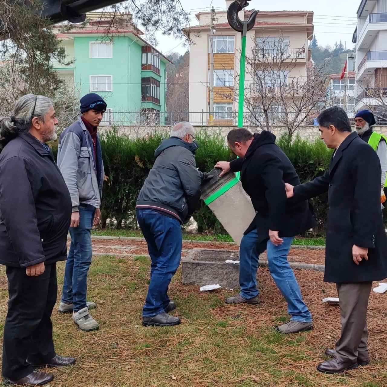 Ağır taş eserler yeni müzeye taşınmaya başladı