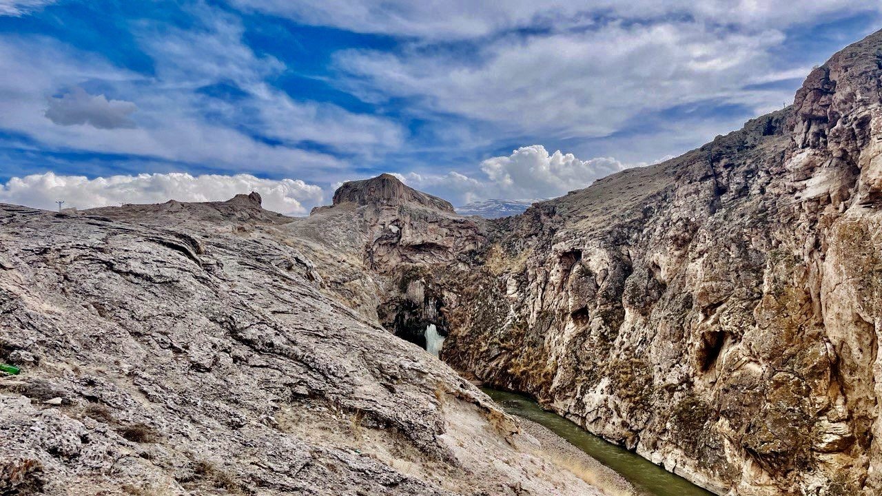 Ağrı’da Kudret Köprüsü manzarasıyla hayran bırakıyor