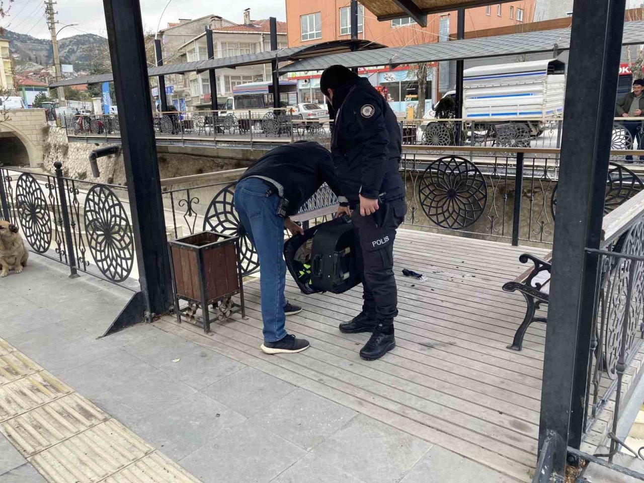 Burdur’da şüpheli çanta fünye ile patlatıldı