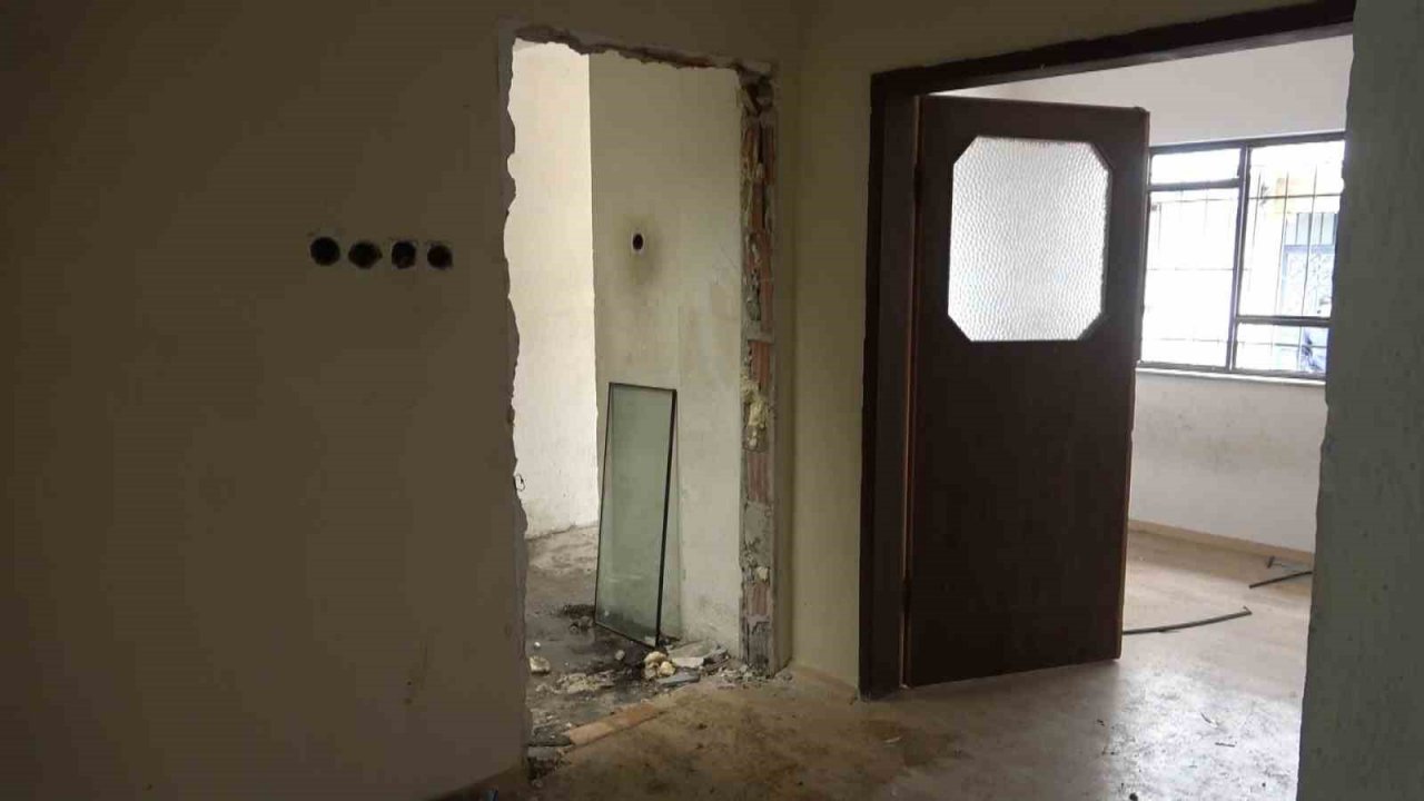 Depremzede aileye yuva olacaktı, hırsızlar bir gecede kullanılamaz hale getirdi