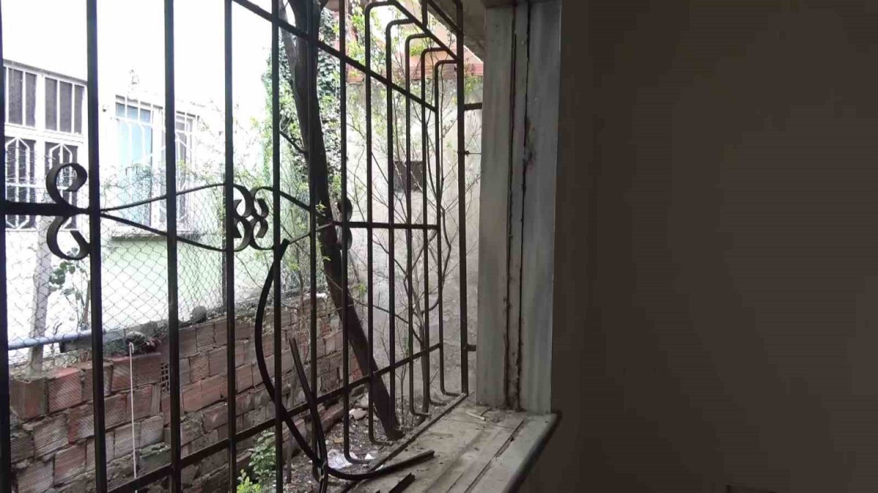 Depremzede aileye yuva olacaktı, hırsızlar bir gecede kullanılamaz hale getirdi